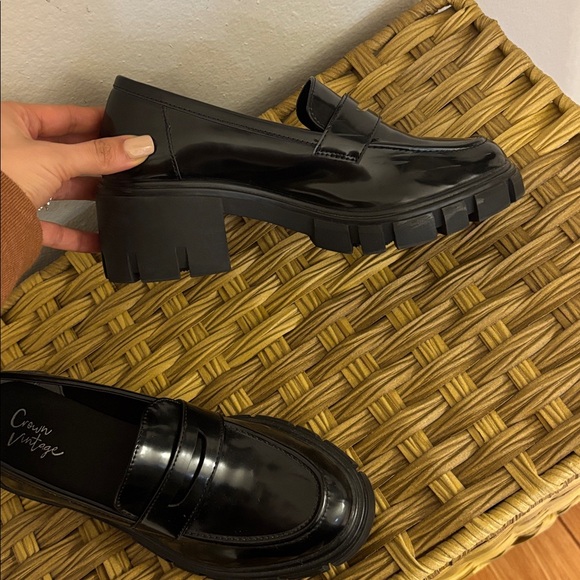 Classic Black Loafers for Women - Picture 4 of 6